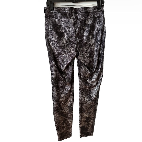 Jennifer Lopez Metallic Snakeskin Print Stretch Leggings Size 8 - Picture 3 of 9